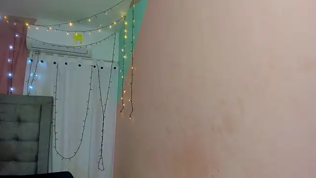 Snapshot of dani-lue chatting on 01/26/25, 12:11 dani-lue online show from 01/26/25, 12:11