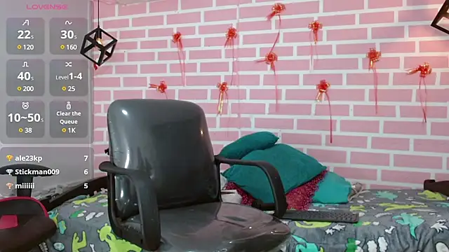 Snapshot of dani-lue chatting on 02/16/25, 03:27 dani-lue online show from 02/16/25, 03:27