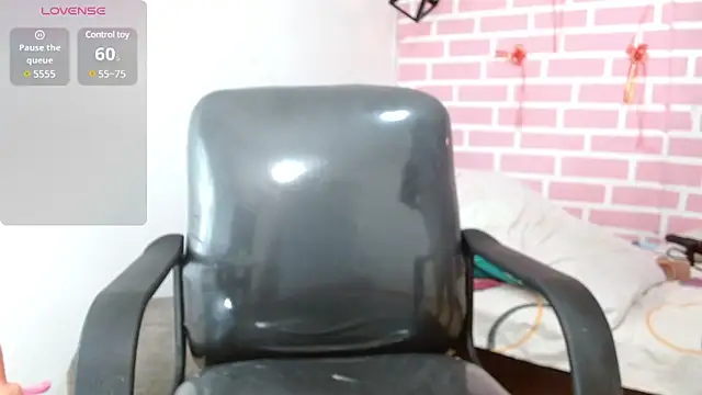 Snapshot of dani-lue chatting on 03/15/25, 04:21 dani-lue online show from 03/15/25, 04:21