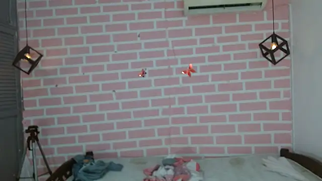 Snapshot of dani-lue chatting on 09/11/25, 04:18 dani-lue online show from 09/11/25, 04:18