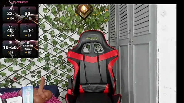 Snapshot of dani-lue chatting on 11/26/25, 12:17 dani-lue online show from 11/26/25, 12:17