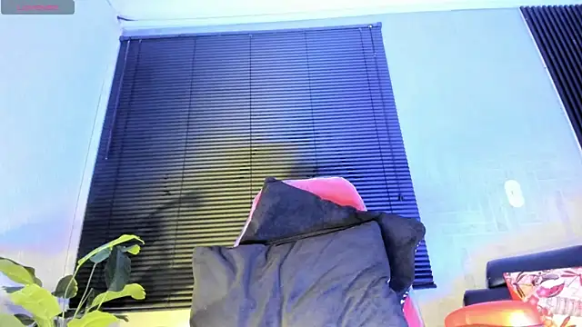 Snapshot of JhonyMiller_ chatting on 11/12/25, 07:57 JhonyMiller online show from 11/12/25, 07:57