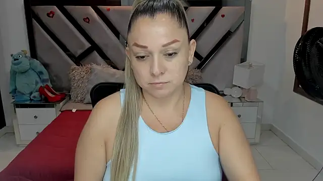 natalia5560 online show from 10/21/25, 12:39