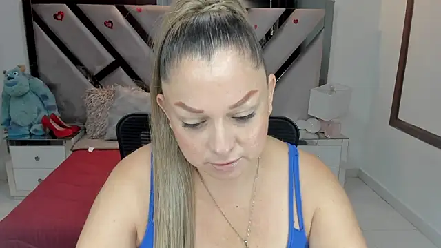 natalia5560 online show from 10/22/25, 01:00