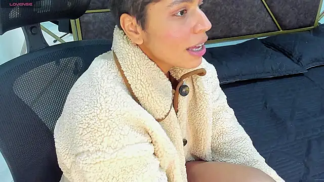 Snapshot of AbrilSonne chatting on 01/05/25, 01:56 AbrilSonne online show from 01/05/25, 01:56