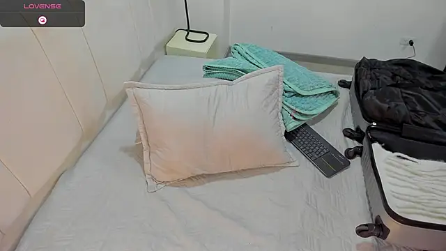 Snapshot of AbrilSonne chatting on 02/23/25, 10:20 AbrilSonne online show from 02/23/25, 10:20