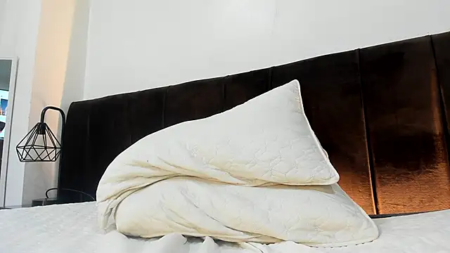 Snapshot of AbrilSonne chatting on 03/19/25, 04:57 AbrilSonne online show from 03/19/25, 04:57