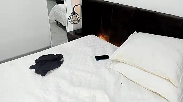 Snapshot of AbrilSonne chatting on 03/19/25, 10:53 AbrilSonne online show from 03/19/25, 10:53