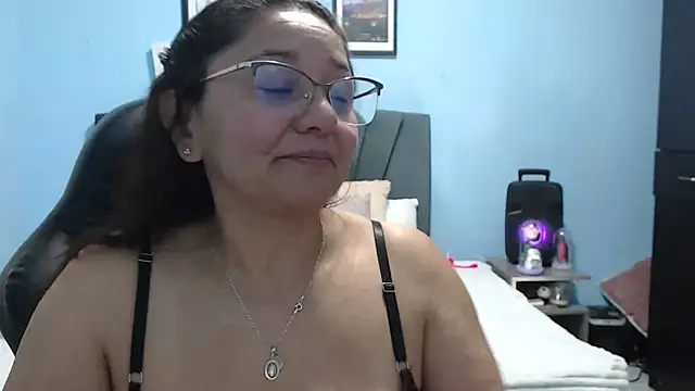 Snapshot of AngelRouss chatting on 05/12/26, 02:52 AngelRouss online show from 05/12/26, 02:52