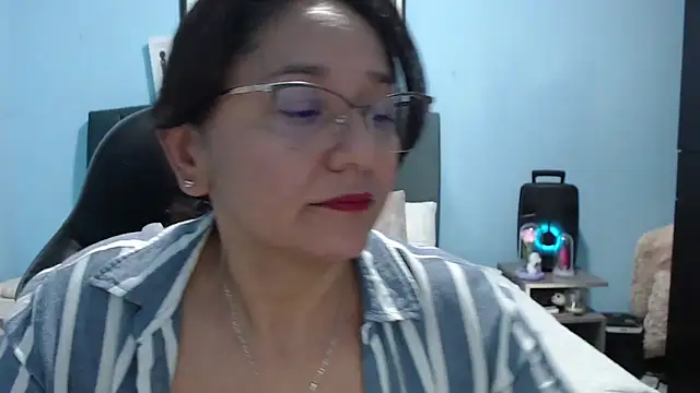 Snapshot of AngelRouss chatting on 05/15/26, 02:18 AngelRouss online show from 05/15/26, 02:18
