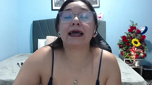 Snapshot of AngelRouss chatting on 05/21/26, 12:50 AngelRouss online show from 05/21/26, 12:50