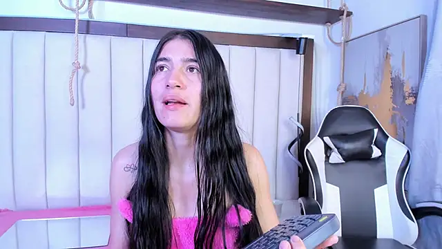 Chlooe Zoe online show from 04/23/26, 08:22