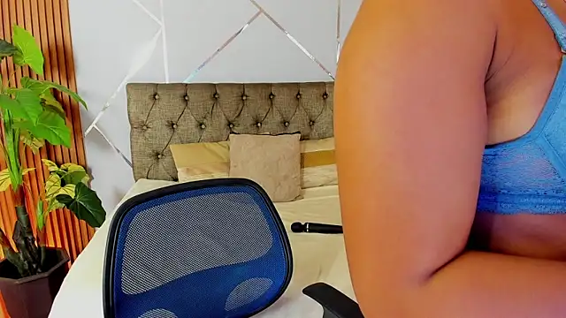 charlottee white online show from 01/15/26, 09:18