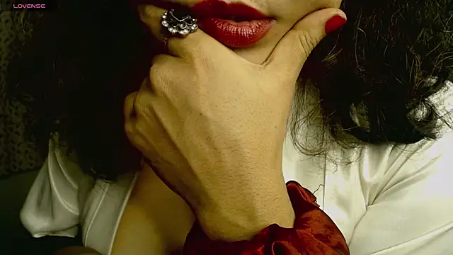 hot menka online show from 11/13/25, 05:45