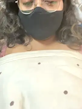 hot menka online show from 12/20/25, 10:39