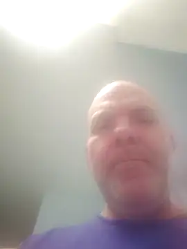 Snapshot of hoodratoui chatting on 11/30/25, 03:49 hoodratoui online show from 11/30/25, 03:49