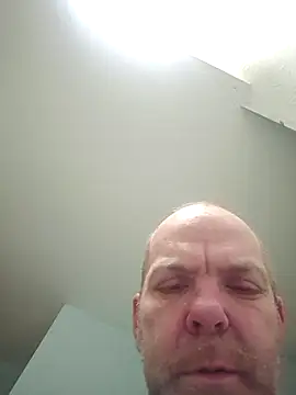 Snapshot of hoodratoui chatting on 12/16/25, 07:13 hoodratoui online show from 12/16/25, 07:13