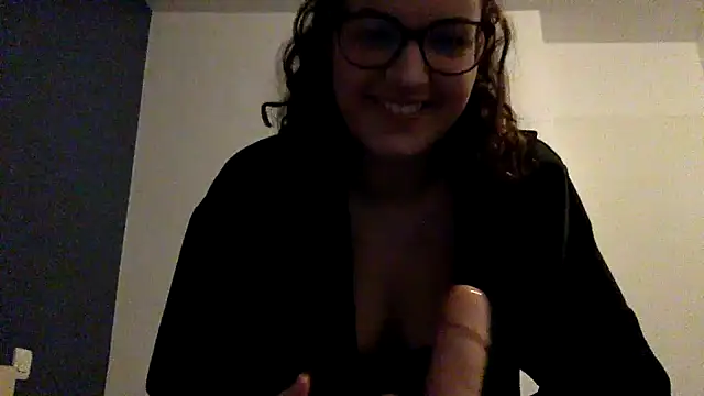 LolaGuess online show from 12/21/24, 08:43