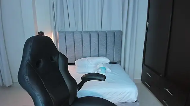 martina roldam online show from 11/20/25, 04:45