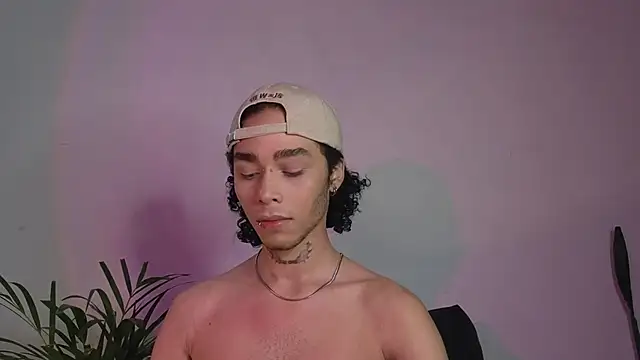 Snapshot of seven7xis chatting on 12/25/24, 08:07 seven7xis online show from 12/25/24, 08:07