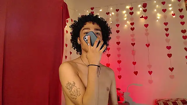 Snapshot of seven7xis chatting on 02/14/25, 04:58 seven7xis online show from 02/14/25, 04:58