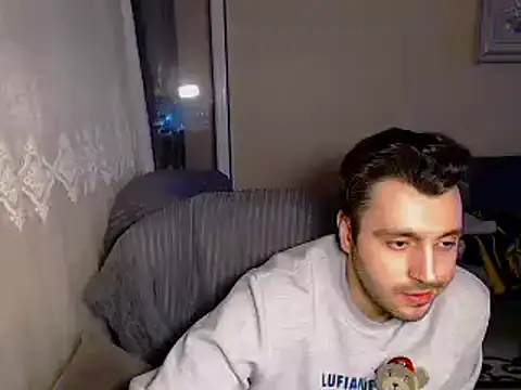 handsomeee04 online show from 02/22/25, 12:49