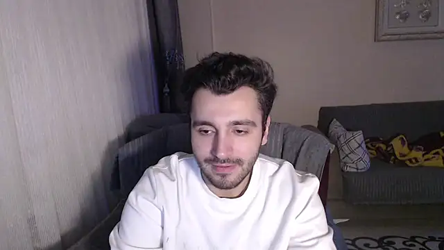 handsomeee04 online show from 10/28/25, 08:22