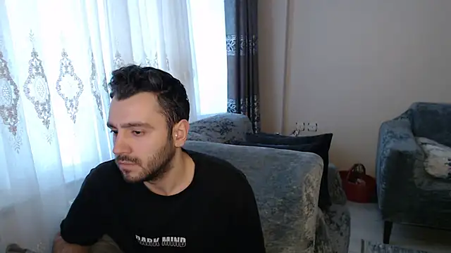 handsomeee04 online show from 05/18/26, 03:02