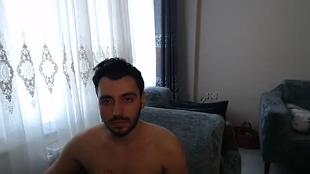 handsomeee04 online show from 05/18/26, 04:07