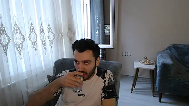 handsomeee04 online show from 05/24/26, 04:17