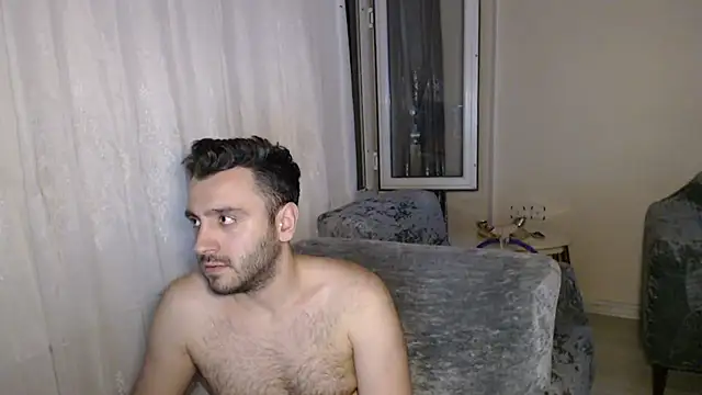 handsomeee04 online show from 07/04/26, 12:17