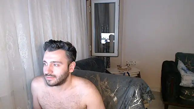 handsomeee04 online show from 07/08/26, 11:42