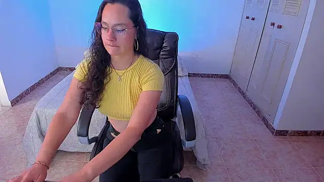 emmaTorres1 online show from 01/18/25, 01:40