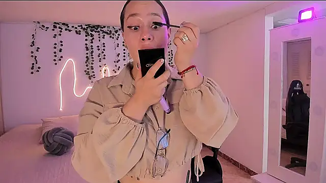 emmaTorres1 online show from 09/30/25, 03:39