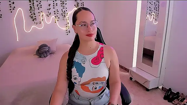 emmaTorres1 online show from 10/06/25, 02:14