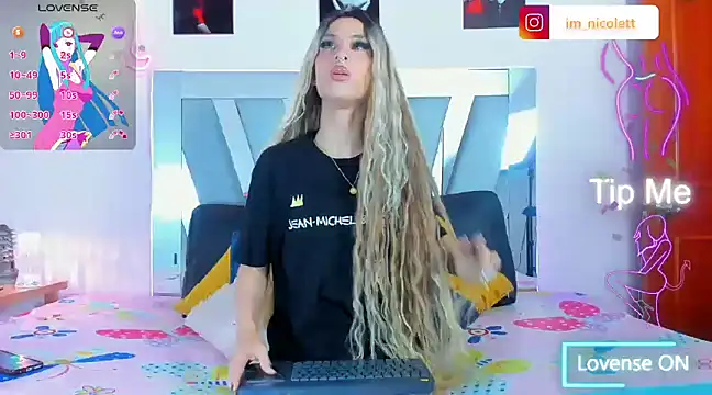 Snapshot of supradoll chatting on 02/03/25, 07:40 supradoll online show from 02/03/25, 07:40