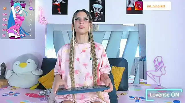 Snapshot of supradoll chatting on 02/06/25, 06:02 supradoll online show from 02/06/25, 06:02