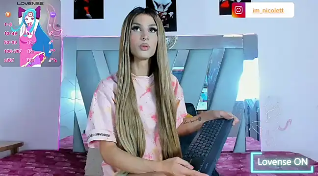 Snapshot of supradoll chatting on 02/19/25, 07:16 supradoll online show from 02/19/25, 07:16