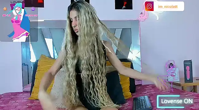 Snapshot of supradoll chatting on 03/10/25, 03:41 supradoll online show from 03/10/25, 03:41