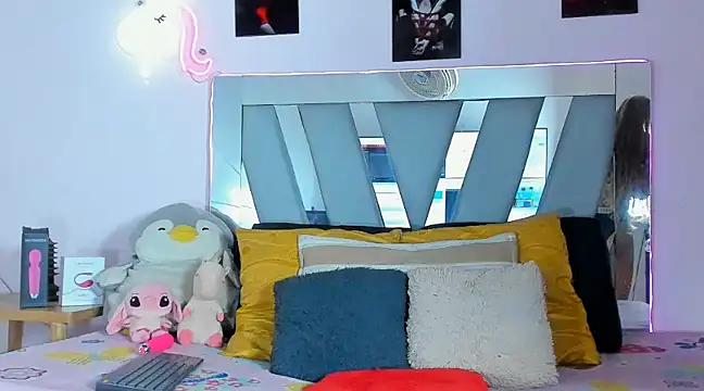 Snapshot of supradoll chatting on 03/18/25, 06:37 supradoll online show from 03/18/25, 06:37