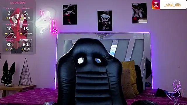 Snapshot of supradoll chatting on 10/22/25, 05:45 supradoll online show from 10/22/25, 05:45