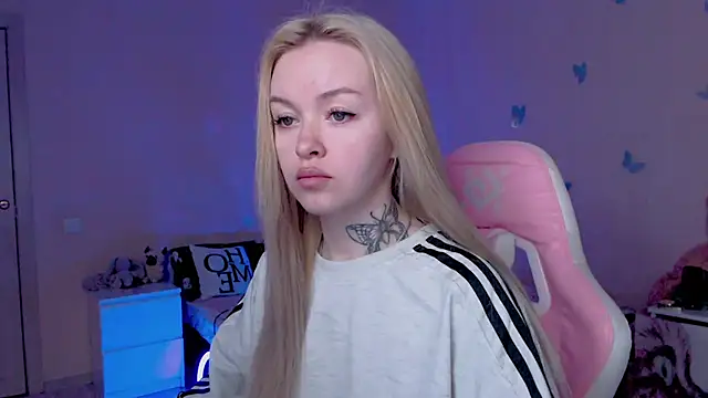 Snapshot of Naughty_Mable chatting on 04/27/26, 01:03 Naughty Mable online show from 04/27/26, 01:03
