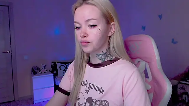 Snapshot of Naughty_Mable chatting on 05/05/26, 01:02 Naughty Mable online show from 05/05/26, 01:02