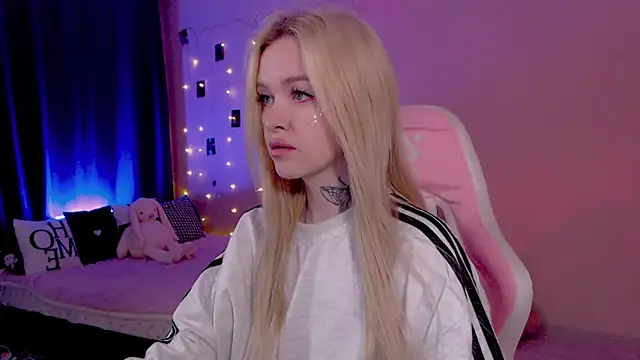 Snapshot of Naughty_Mable chatting on 05/14/26, 01:01 Naughty Mable online show from 05/14/26, 01:01