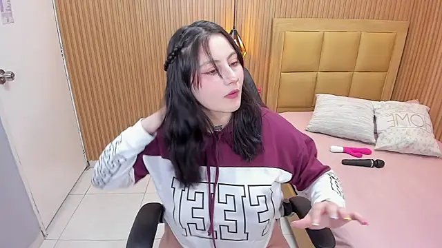 LOLAMAXI online show from 04/24/26, 03:31