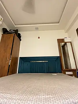 ahista online show from 04/17/26, 08:45