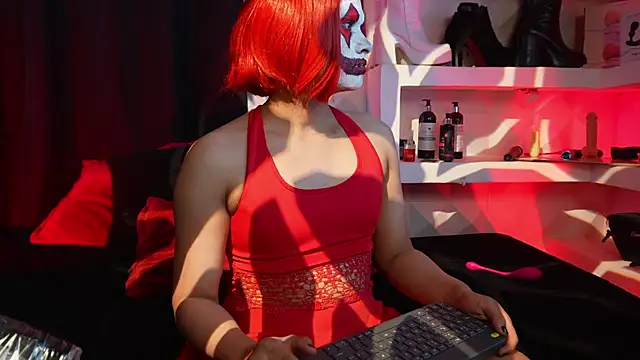 Mara-Bella online show from 10/31/25, 10:22