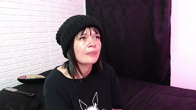 Snapshot of rousstattoo chatting on 12/29/24, 04:38 rousstattoo online show from 12/29/24, 04:38