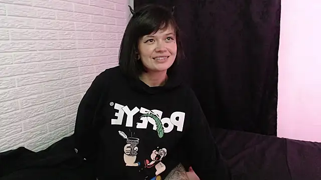 Snapshot of rousstattoo chatting on 03/11/25, 04:32 rousstattoo online show from 03/11/25, 04:32