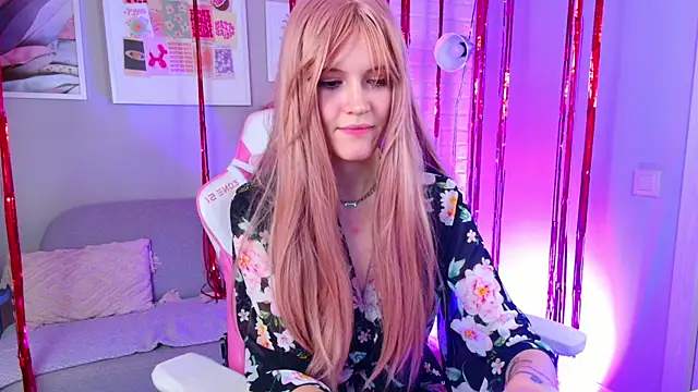 Snapshot of NellieLoyns chatting on 02/16/25, 10:43 NellieLoyns online show from 02/16/25, 10:43